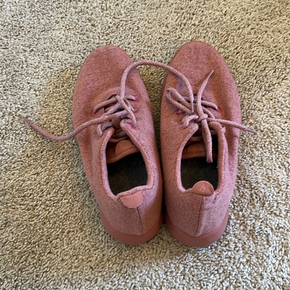 Pink size 9 women’s allbirds